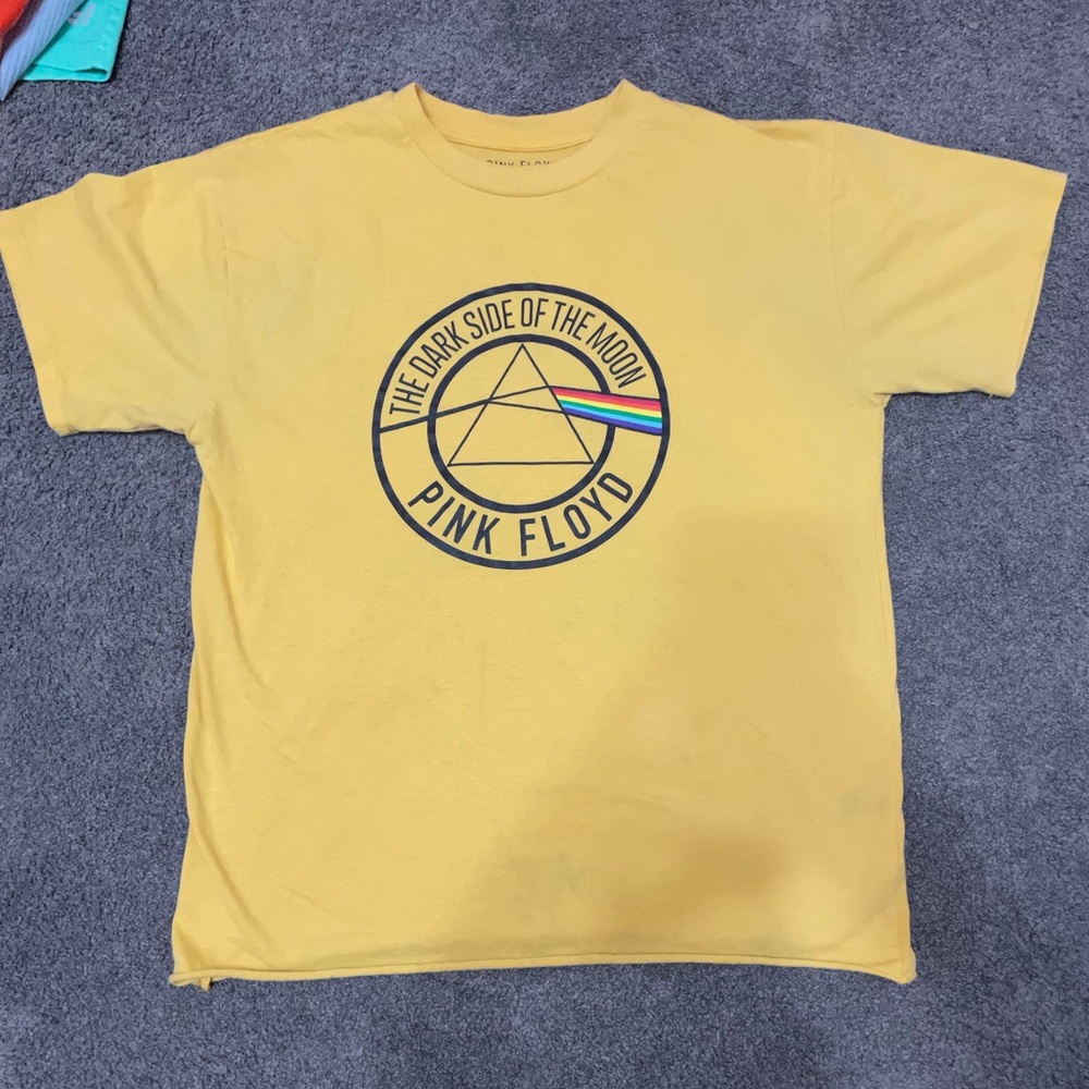 Yellow Pink Floyd shirt. Size: Large.